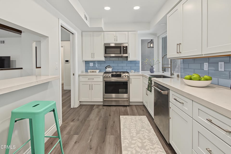 7643 Encino Avenue, Northridge, CA 91325
