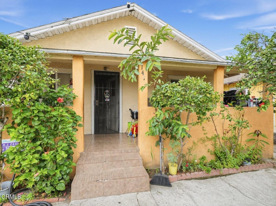 141 South Hayes Avenue, Oxnard, CA 93030