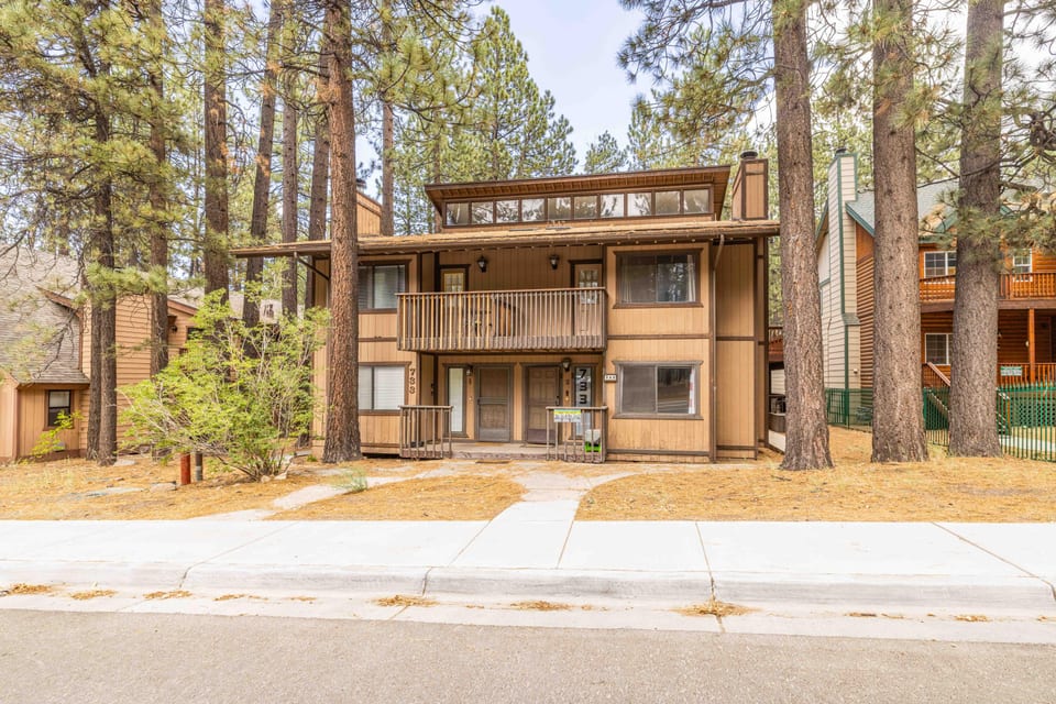 733 Summit Boulevard