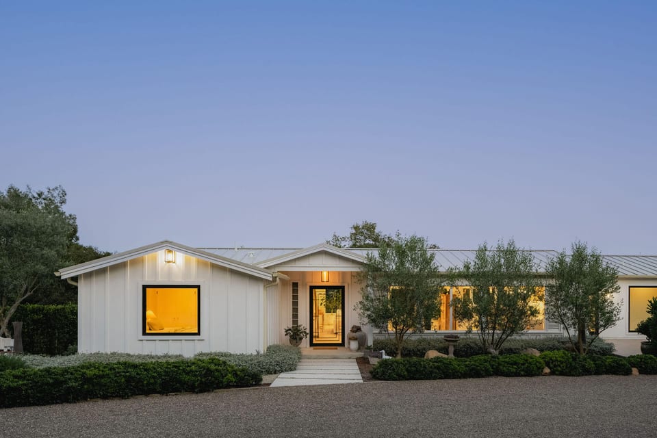 1071 E Mountain Drive