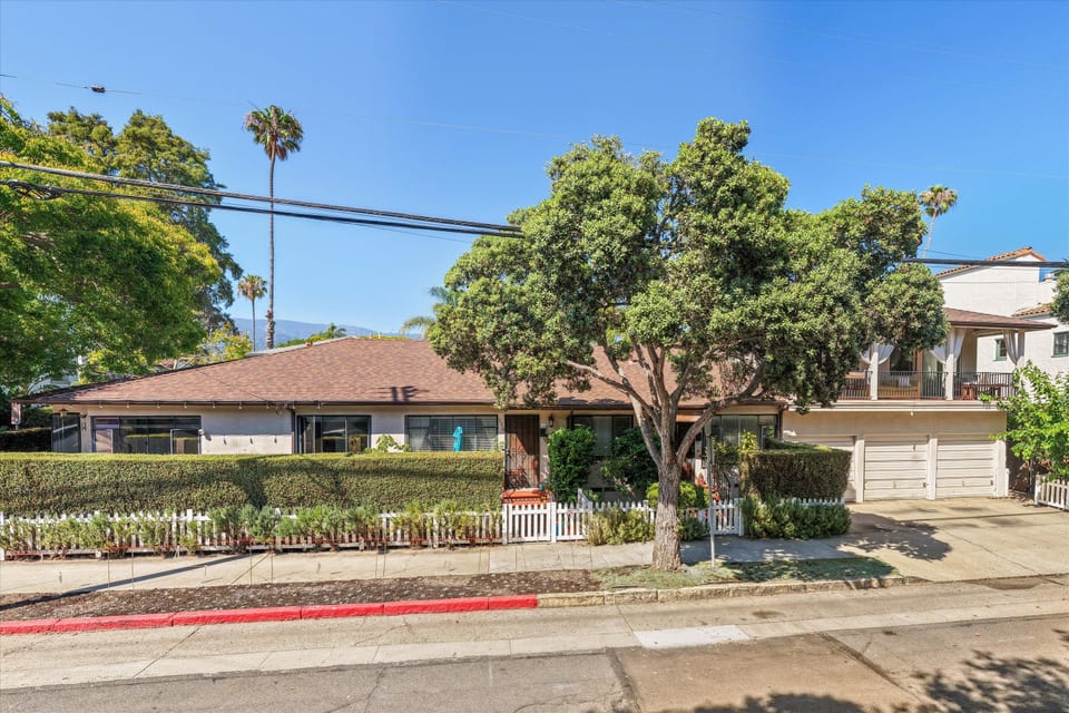 233 W Yanonali Street