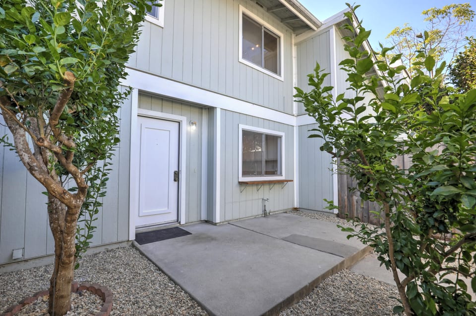 487 Cannon Green Drive Apt B, GOLETA, CA 93117