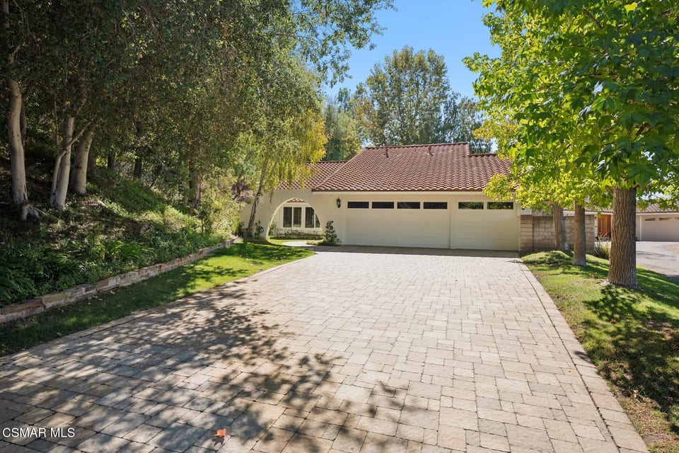 5900 Gleam Court