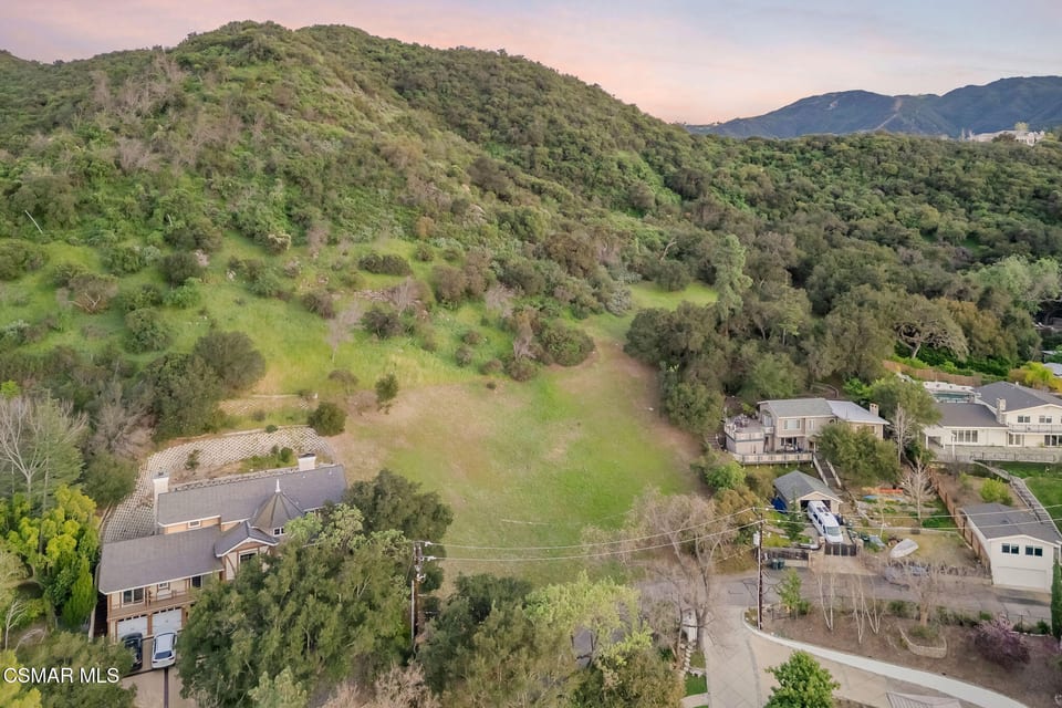 42 Upper Lake Road, Lake Sherwood, CA 91361