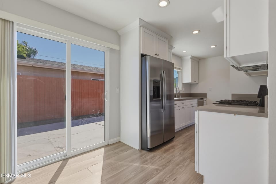 880 E Avenida De Las Flores, Thousand Oaks, CA 91360