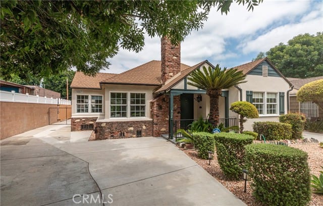 432 North Beachwood Drive, Burbank, CA 91506