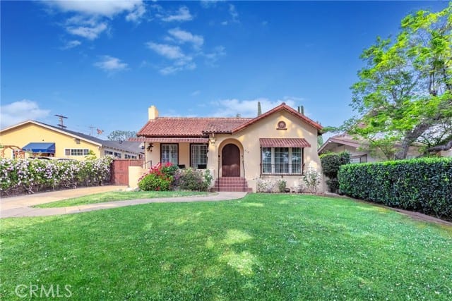 218 North Almansor