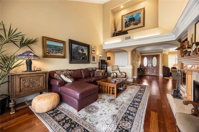 4413 East Valley Gate