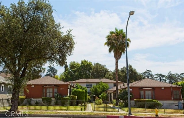 2010 North Los Robles Avenue, Pasadena, CA 91104