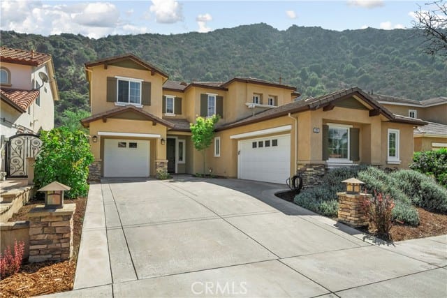 22 River Rock Court