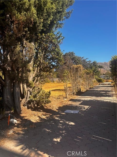 1201 East Altadena Drive