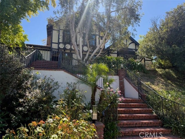 21222 Mulholland Drive, Woodland Hills, CA 91364