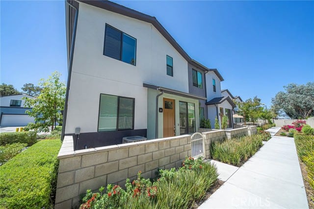 2775 West Pepper Tree