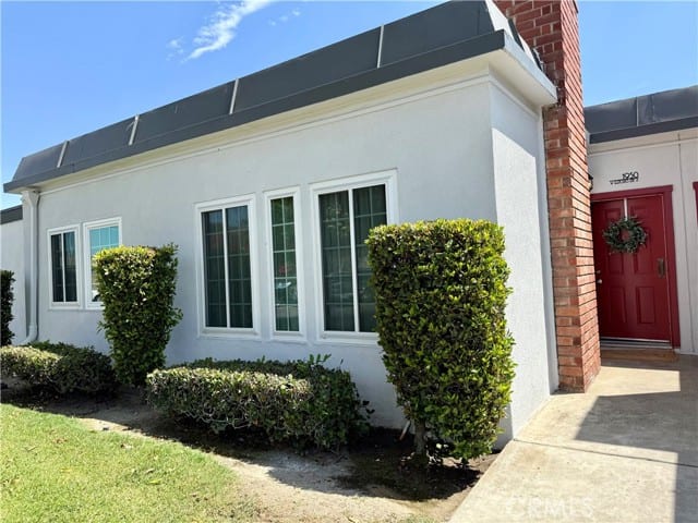 1950 West Glenoaks #A