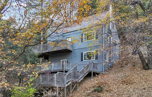 5866 Robin Oak Drive