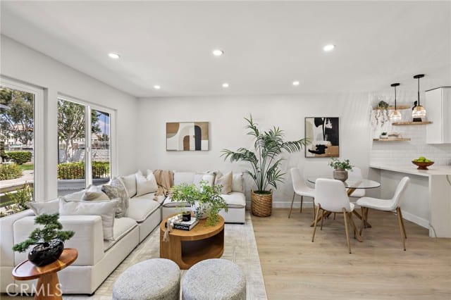 108 Danbury, Costa Mesa, CA 92626