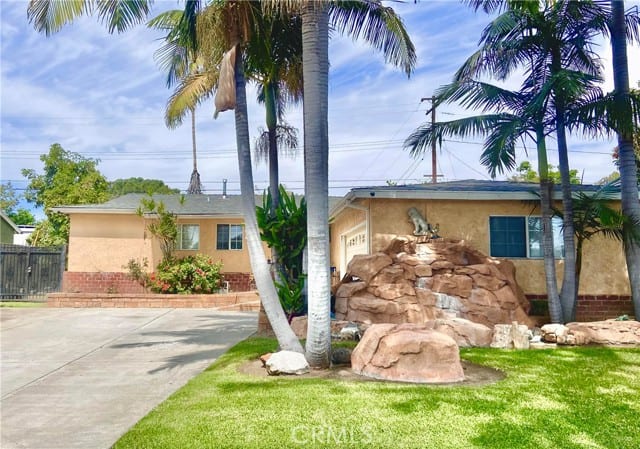 431 East Rosslynn, Fullerton, CA 92832