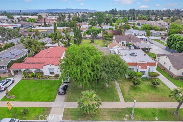 228 South El Molino