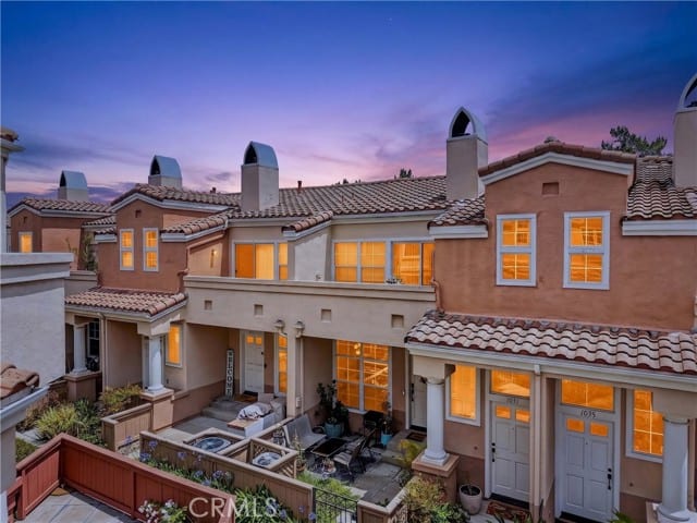 1027 South Stresa