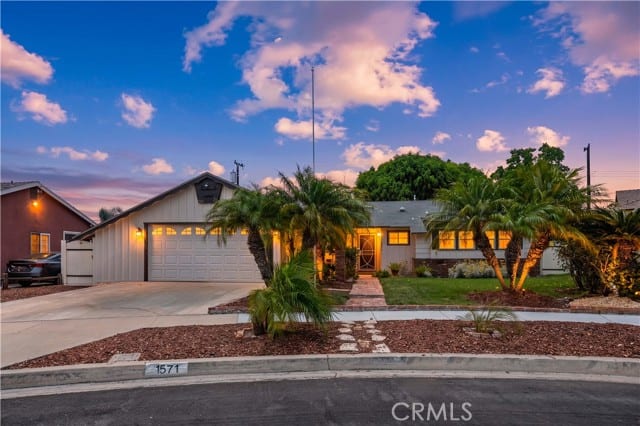 1571 West Pacific