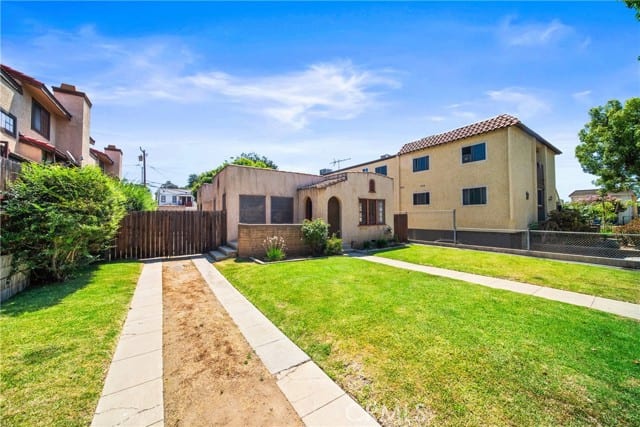 208 La France Avenue