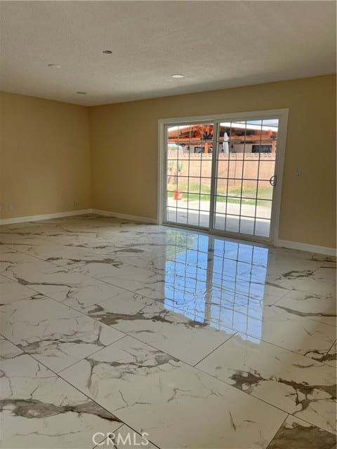 860 South Chantilly