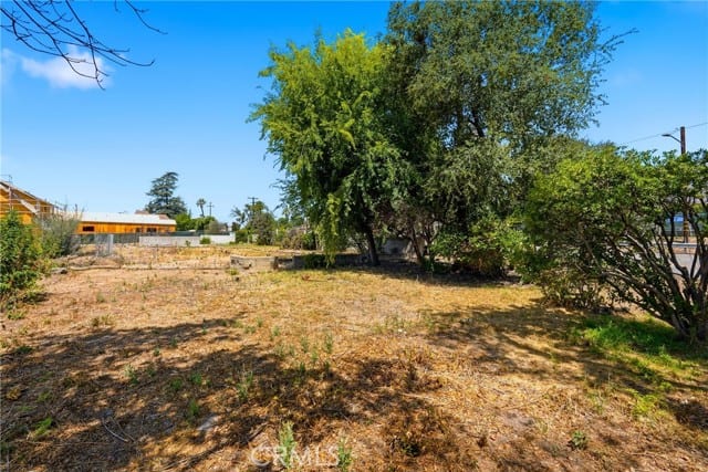 1384 East Calaveras
