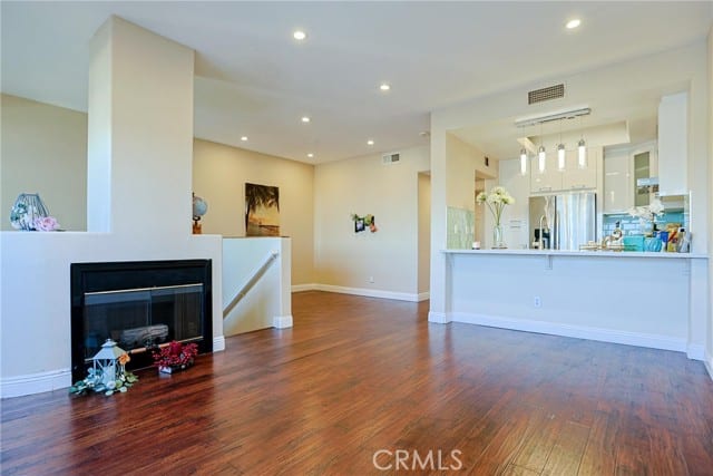 1041 South San Marino