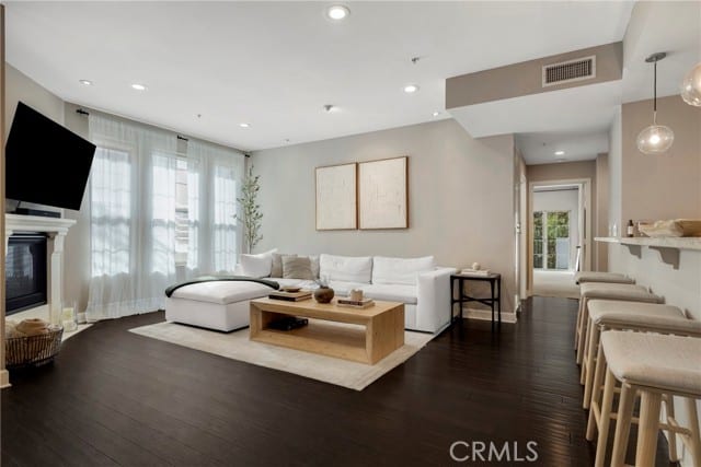 10639 Woodbridge Street, 206, Toluca Lake, CA 91602