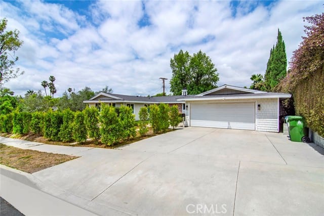 20643 Clarendon Street, Woodland Hills, CA 91367