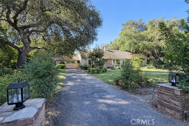 18 Woodland Lane