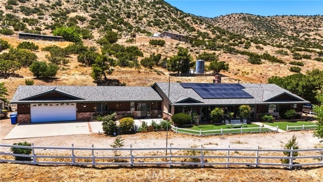 1661 Twin Butte