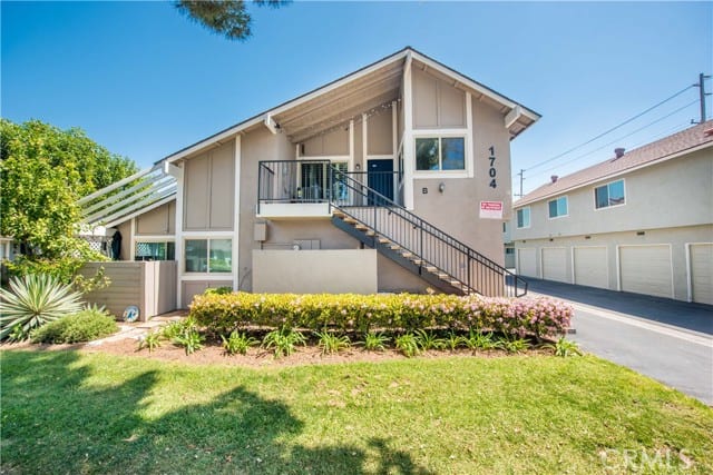 1704 North Willow Woods Drive