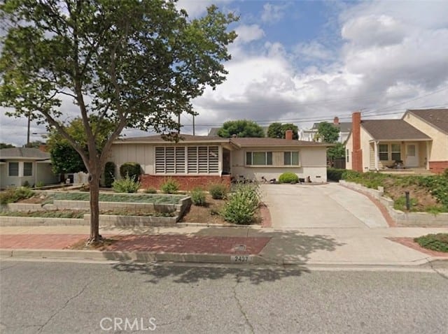 2437 Westmont