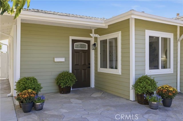 10216 Owensmouth, Chatsworth, CA 91311
