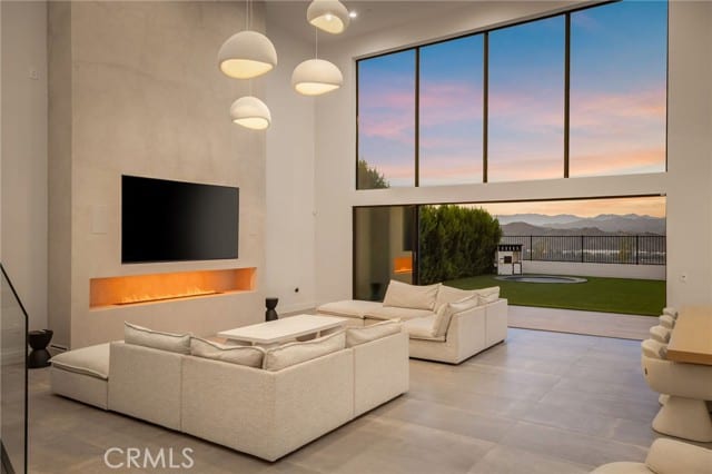 27640 Juniper Lane, Valencia, CA 91381