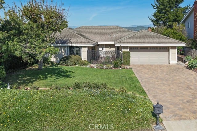 5447 East Willowick