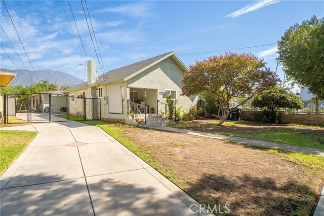 527 East Maple