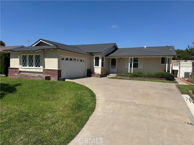 933 West Autumn Drive