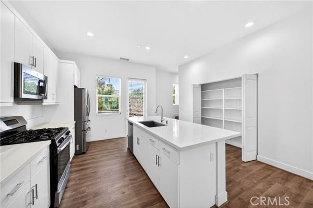 963 East Mason