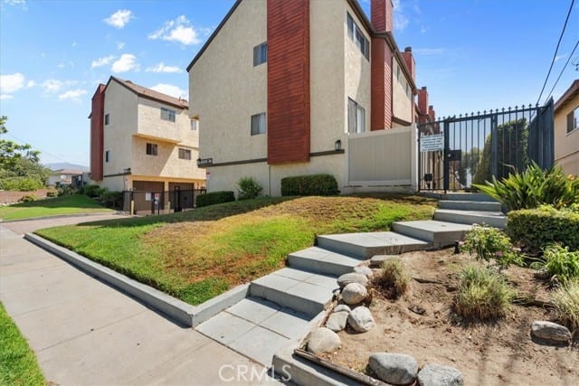 4336 Walnut