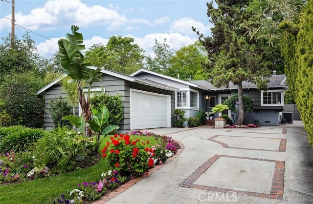 211 East Altadena Drive