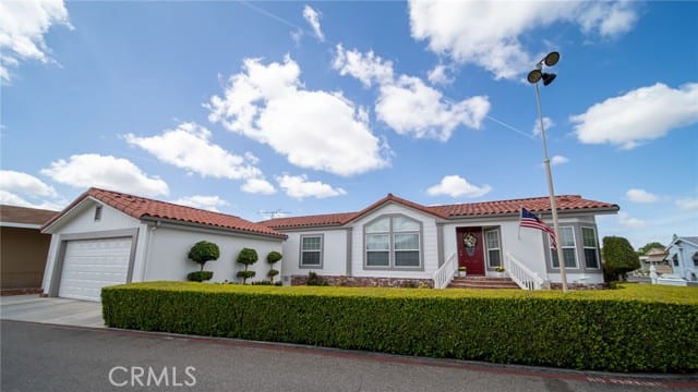 1 Palm Via