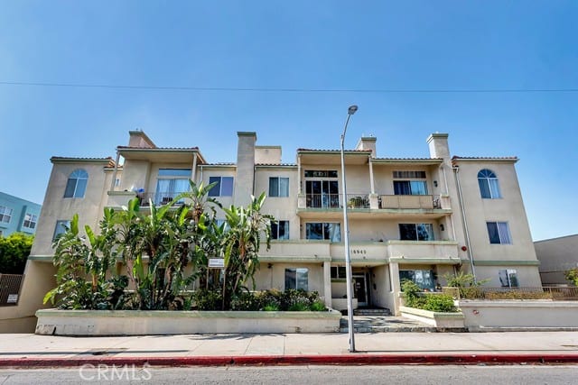 16940 Chatsworth