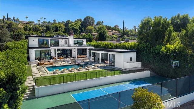 4940 Brewster Drive, Tarzana, CA 91356