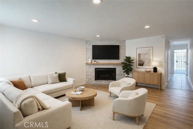 1765 West Glenoaks
