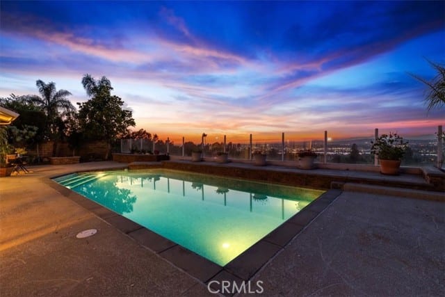 4413 East Valley Gate