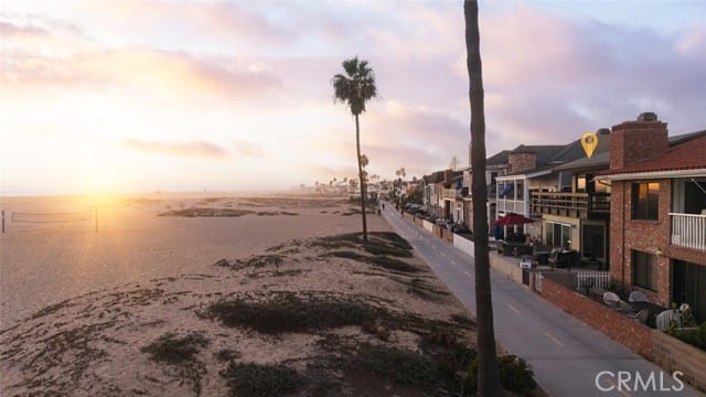 412 East Oceanfront, Newport Beach, CA 92661