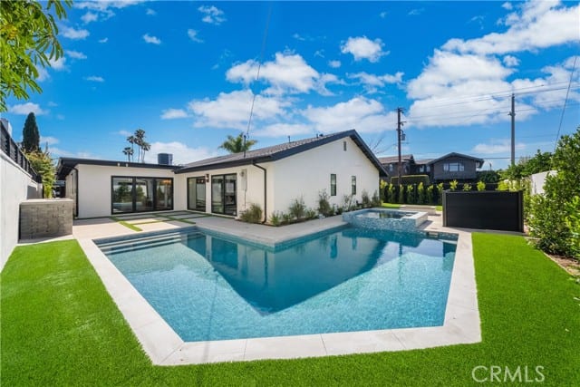 2436 Holiday, Newport Beach, CA 92660