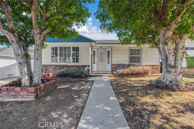 1620 Grand View Drive